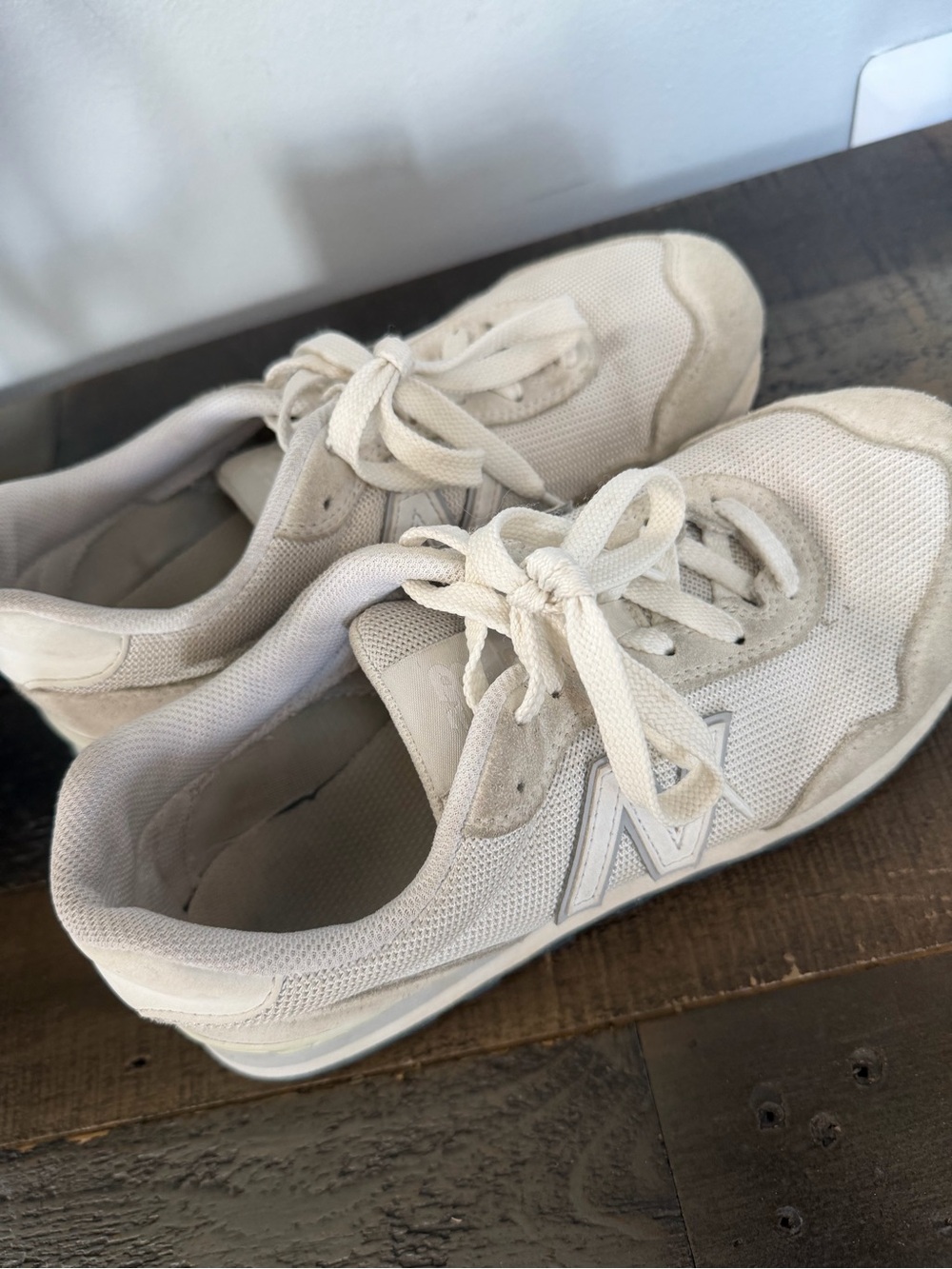 New Balance - Neutral White Lace-Up Women's Sneakers - Lightweight Comfort.